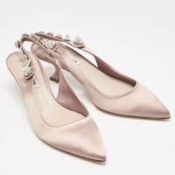 مملوكة مسبقًا Miu Miu Beige Satin Crystal Embellished Bow Slingback Pumps Size 38.5