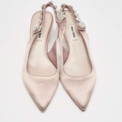 مملوكة مسبقًا Miu Miu Beige Satin Crystal Embellished Bow Slingback Pumps Size 38.5