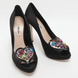 Pre Owned حذاء كعب عالي ميو ميو مقدمة مفتوحة بي في سي مرصع بالكرستال وأسود وساتان مقاس 39.5