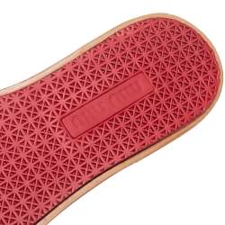 مملوكة مسبقًا صندل فلات ميو ميو جلد أحمر مرصع مقاس 36.5