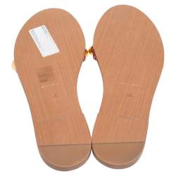 مملوكة مسبقًا صندل فلات ميو ميو جلد أحمر مرصع مقاس 36.5