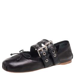 Pre Owned حذاء باليرينا فلات ميو ميو جلد أسود مزين فيونكة بإبزيم مقاس 36