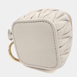 Pre Owned سلسلة مفاتيح و دلاية حقيبة ميو ميو ماتلاس (5TL527)