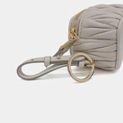 Pre Owned سلسلة مفاتيح و دلاية حقيبة ميو ميو ماتلاس (5TL527)