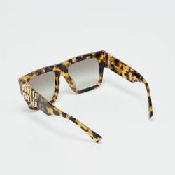 مملوكة مسبقًا نظارة شمسية ميو ميو SMU10W مربعة بني درع متدرجة