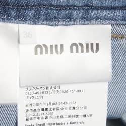 Pre Owned تنورة ميني ميو ميو جينز مطوي مطرز بشعار أزرق مقاس صغير جداً - إكس سمول