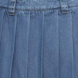 Pre Owned تنورة  ميني ميو ميو جينز مطوي مطرز بشعار أزرق مقاس صغير جداً - إكس سمول