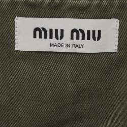 مملوكة مسبقًا جمبسوت ميو ميو دينيم مطبقة بشعار أخضر مقاس صغير جداً (إكس صغير)