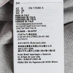 Pre Owned فستان ميو ميو ميني حياكة مضلعة برقعة شعار رمادي حجم صغير