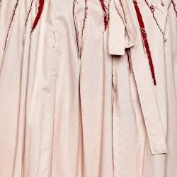 Pre Owned تنورة ميو ميو أحمر ووردي فاتح ملفوفة مزينة بألواح مخرمة مقاس متوسط - ميديوم