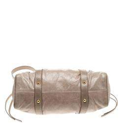 مملوكة مسبقًا حقيبة ميو ميو يد علوية مكشكشة لوكس جلد لامع بيج