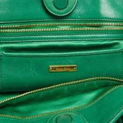 مملوكة مسبقًا حقيبة ميو ميو جلد ماتيلس أخضر بغطاء كبس