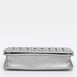 Pre Owned محفظة ميو ميو جلد ماتيلاسي فضية بسلسلة