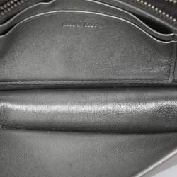 Pre Owned محفظة ميو ميو جلد ماتيلاسي فضية بسلسلة