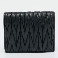 Pre Owned Miu Miu Black Matelassé Leather Bifold Card Case