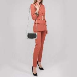 مملوكة مسبقًا حقيبة ميوميو جلد أسود مزخرف لؤلؤ وكريستال