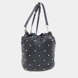 مملوكة مسبقًا حقيبة كتف ميو ميو جلد مزينة بالمسامير