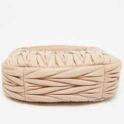 مملوكة مسبقًا Miu Miu Wander Mini Beige Matelassé Leather Hobo