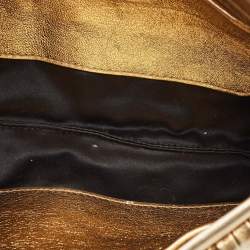 Pre Owned حقيبة كلتش ميو ميو جلد ماتيلاسيه ذهبية بإطار وحزام