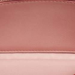 مملوكة مسبقًا محفظة بسلسلة ميو ميو جلد مبطنة كريستال أحمر