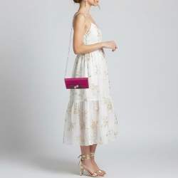 مملوكة مسبقًا محفظة بسلسلة ميو ميو جلد مبطنة كريستال أحمر