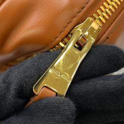 مملوكة مسبقًا حقيبة بو ميو ميو جلد كونياك حجم كبير