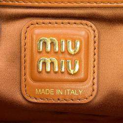 مملوكة مسبقًا حقيبة بو ميو ميو جلد كونياك حجم كبير