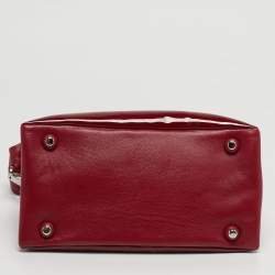 مملوكة مسبقًا حقيبة يد علوية ميو ميو جلد وبراءة اختراع حمراء