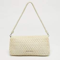 مملوكة مسبقًا حقيبة كتف ميو ميو جلد أبيض ماتيلاسي بغطاء كريستال