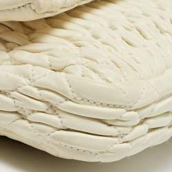 مملوكة مسبقًا حقيبة كتف ميو ميو جلد أبيض ماتيلاسي بغطاء كريستال