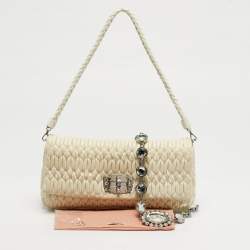 مملوكة مسبقًا حقيبة كتف ميو ميو جلد أبيض ماتيلاسي بغطاء كريستال