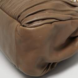 مملوكة مسبقًا Miu Miu Pleated Dark Beige Leather Satchel