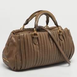 مملوكة مسبقًا Miu Miu Pleated Dark Beige Leather Satchel