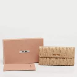 مملوكة مسبقًا Miu Miu Beige Matelassé Leather Long Continental Wallet