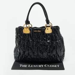 مملوكة مسبقًا Miu Miu Black Matelasse Patent Leather Open Tote