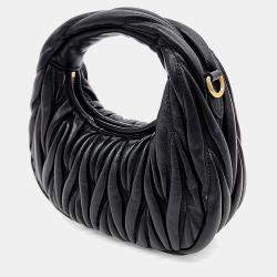 Pre Owned حقيبة هوبو صغيرة ميو ميو جلد ماترسي أسود