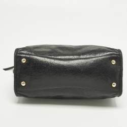 Pre Owned حقيبة ساتشيل ميو ميو جلد فيتيلو شين أسود بولويتو