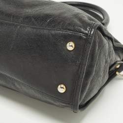 Pre Owned حقيبة ساتشيل ميو ميو جلد فيتيلو شين أسود بولويتو