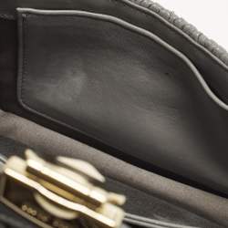 Pre Owned حقيبة كتف ميو ميو جلد رمادي ماطيلاسيه سرية