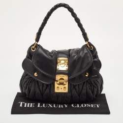 مملوكة مسبقًا حقيبة يد هوبيو ميو ميو كوفر جلد ماتيلاسيه كحلي فاخر صغيرة