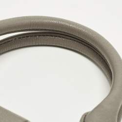 مملوكة مسبقًا Miu Miu Pushlock Grey Madras Leather Tote