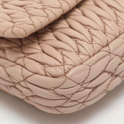 مملوكة مسبقًا حقيبة كتف ميو ميو قلاب كريستال جلد مبطنة ذهبية