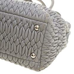 مملوكة مسبقًا حقيبة يد ميو ميو كريستال جلد نابا مبطنة رمادية