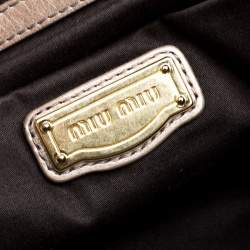 مملوكة مسبقًا حقيبة ميو ميو كوفر جلد فاخرة مبطنة بيج