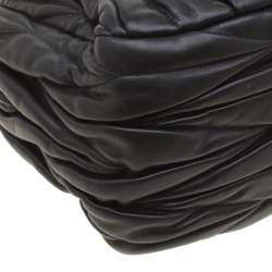 مملوكة مسبقًا حقيبة ميو ميو ساكا 2 جلد مبطنة سوداء