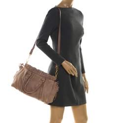 مملوكة مسبقًا Miu Miu Beige Leather Gathered Tote 