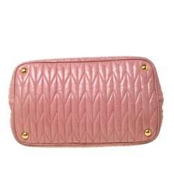 مملوكة مسبقًا حقيبة ميو ميو جلد وردي فاتح ماتيلاس بفيونكة