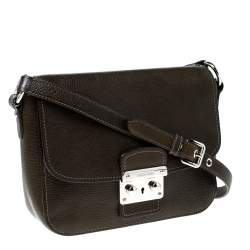 مملوكة مسبقًا حقيبة كروس ميو ميو قفل دفع جلد أخضر داكن