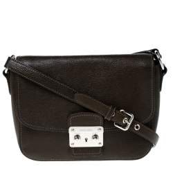 مملوكة مسبقًا حقيبة كروس ميو ميو قفل دفع جلد أخضر داكن