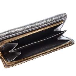 مملوكة مسبقًا محفظة ميو ميو جلد ذهبي/فضي ميتاليك بقلاب